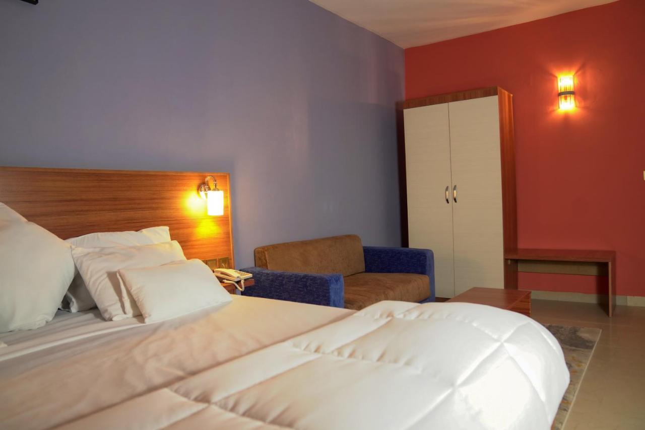 Dialali Hotel Нуакшот Екстериор снимка