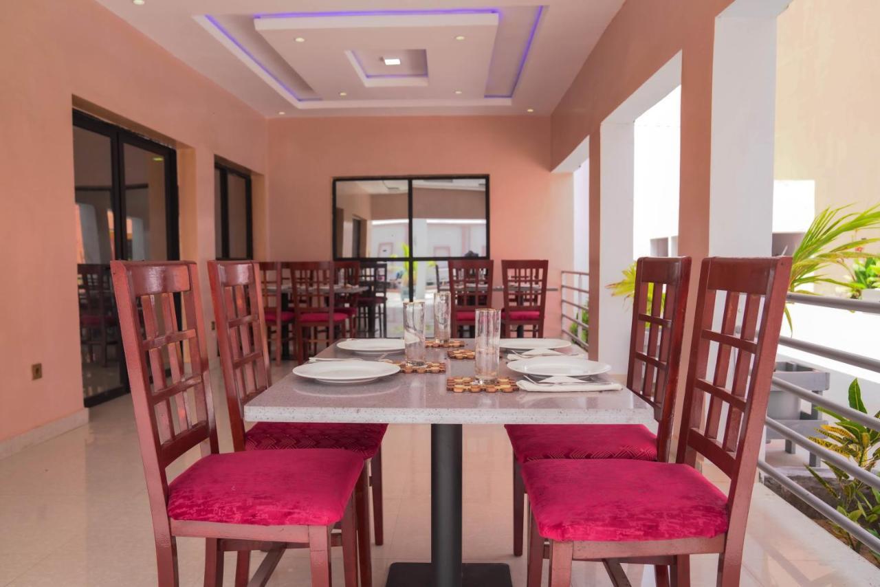 Dialali Hotel Нуакшот Екстериор снимка